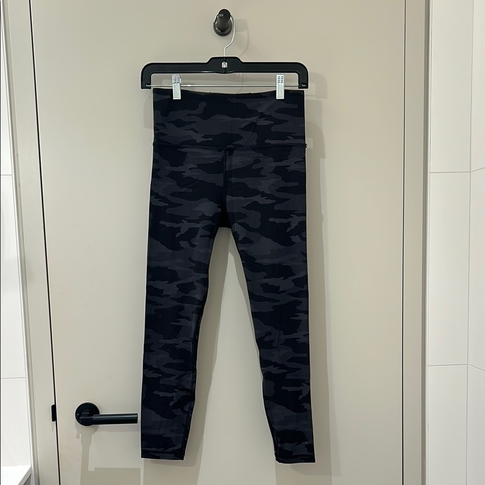 Athleta Camo Capri Leggings